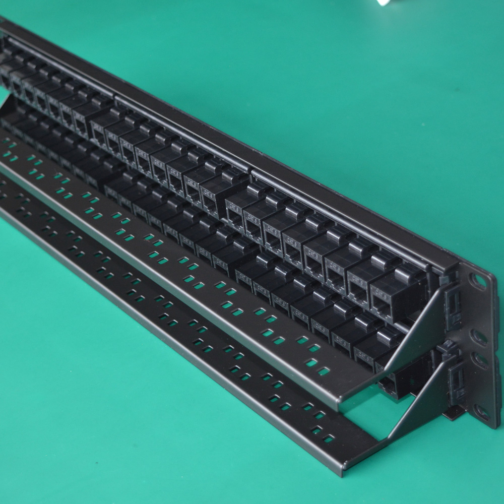 19in 2U Cabinet Pass-through 4 - Patch Panel Cat6 のレビューと価格