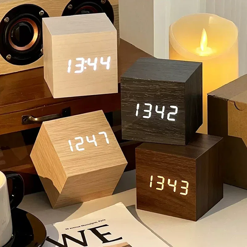 Wooden Digital Alarm Clock wit - Office Tech Gadgets のレビューと価格